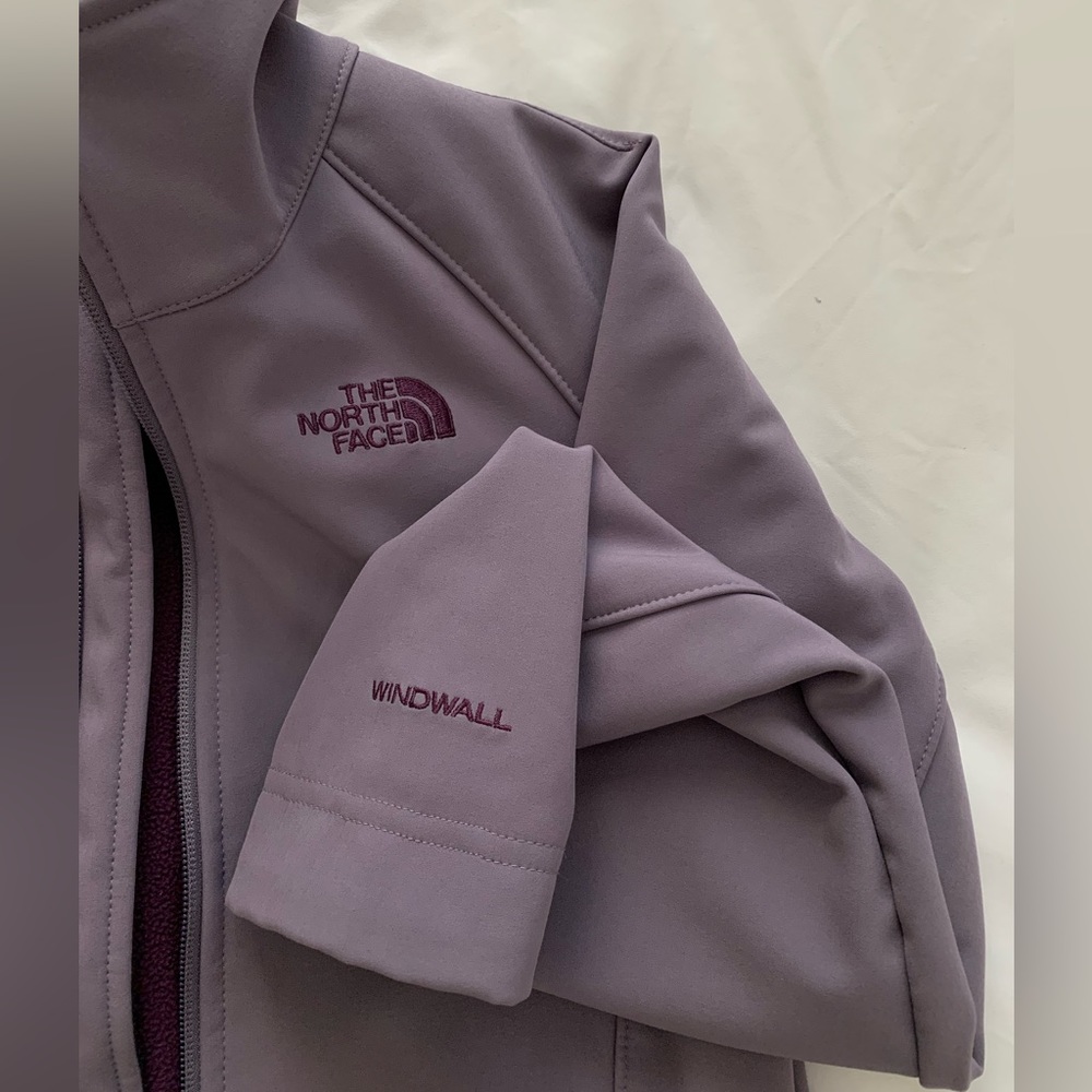 North Face Women’s Windwall Jacket Size XS - Picture 6 of 8